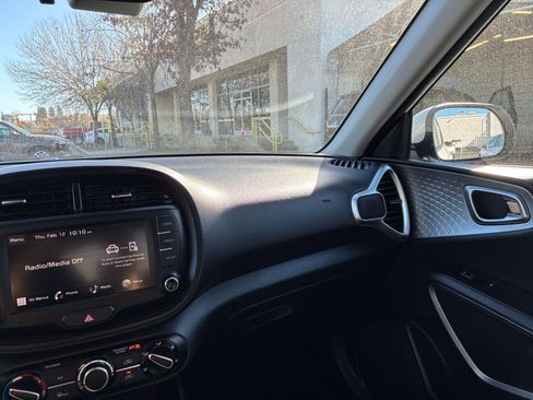 Used 2025 Kia Soul LX w/ LX Technology Package image 31