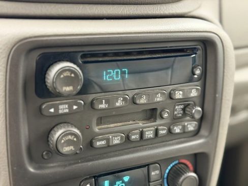 Used 2004 Chevrolet TrailBlazer LT w/ LT Preferred Equipment Group image 12