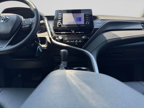 Used 2024 Toyota Camry SE FWD image 12