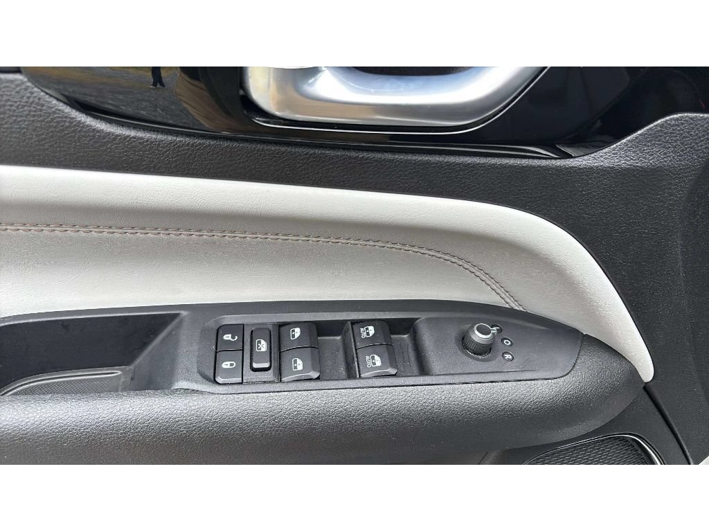 Used 2025 Jeep Compass Limited w/ Mopar Graphics Package AWD/4WD image 18