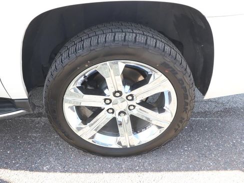 Used 2016 Chevrolet Suburban LTZ RWD image 13