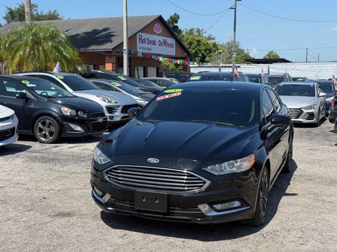 Used 2018 Ford Fusion SE w/ Fusion SE Technology Package FWD image 4