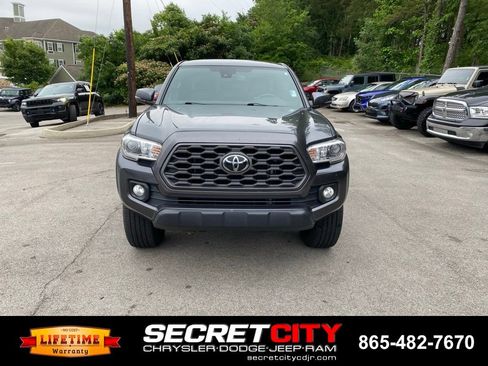 Used 2022 Toyota Tacoma TRD Off-Road w/ Technology Package AWD/4WD image 2