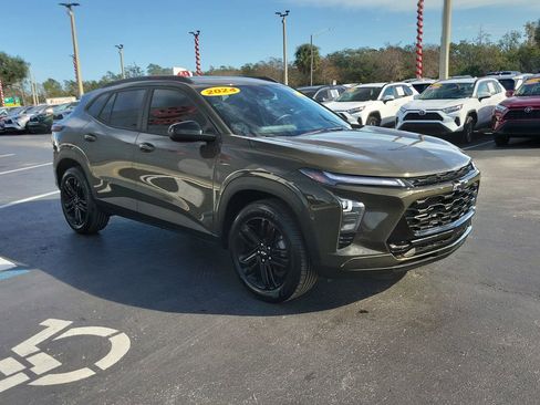 Used 2024 Chevrolet Trax ACTIV w/ Sunroof Package image 2