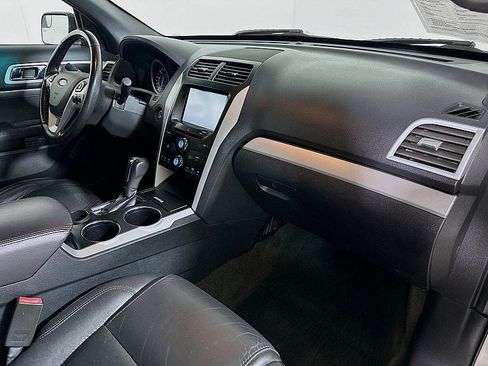 Used 2014 Ford Explorer XLT w/ Equipment Group 202A FWD image 30
