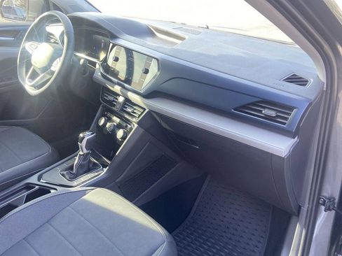 Used 2024 Volkswagen Taos SE image 29