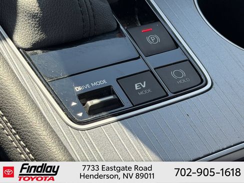 Certified 2025 Toyota Sienna LE FWD image 28
