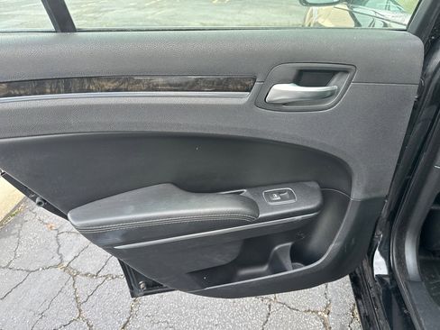 Used 2016 Chrysler 300 C image 17