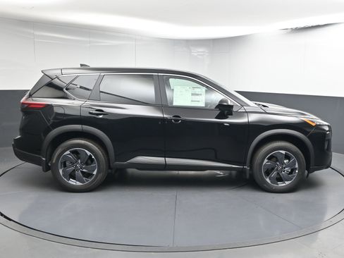 New 2026 Nissan Rogue SV image 9