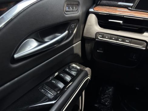 Used 2023 Cadillac Escalade ESV Premium Luxury AWD/4WD image 30