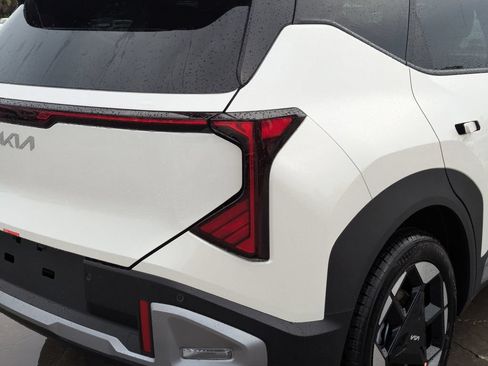 New 2027 Kia Seltos S FWD image 11