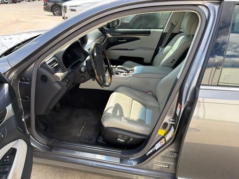 Used 2017 Lexus LS 460 L RWD image 2