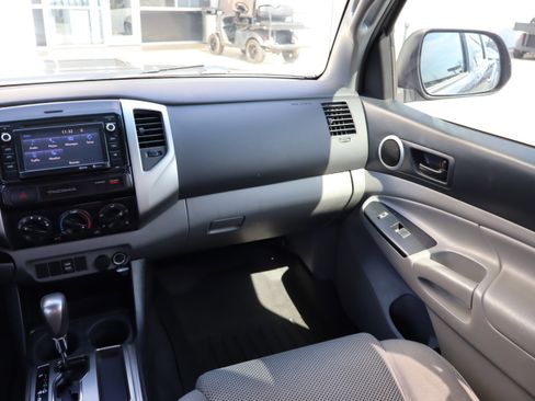 Used 2015 Toyota Tacoma PreRunner w/ TRD Sport Package image 16