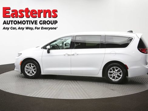 Used 2023 Chrysler Pacifica Touring-L FWD image 61