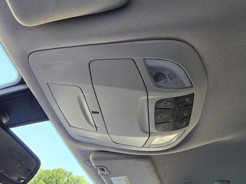 Used 2020 Chrysler Pacifica Touring-L FWD image 29