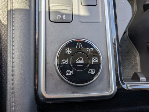 Used 2024 Nissan Pathfinder SV AWD/4WD image 19