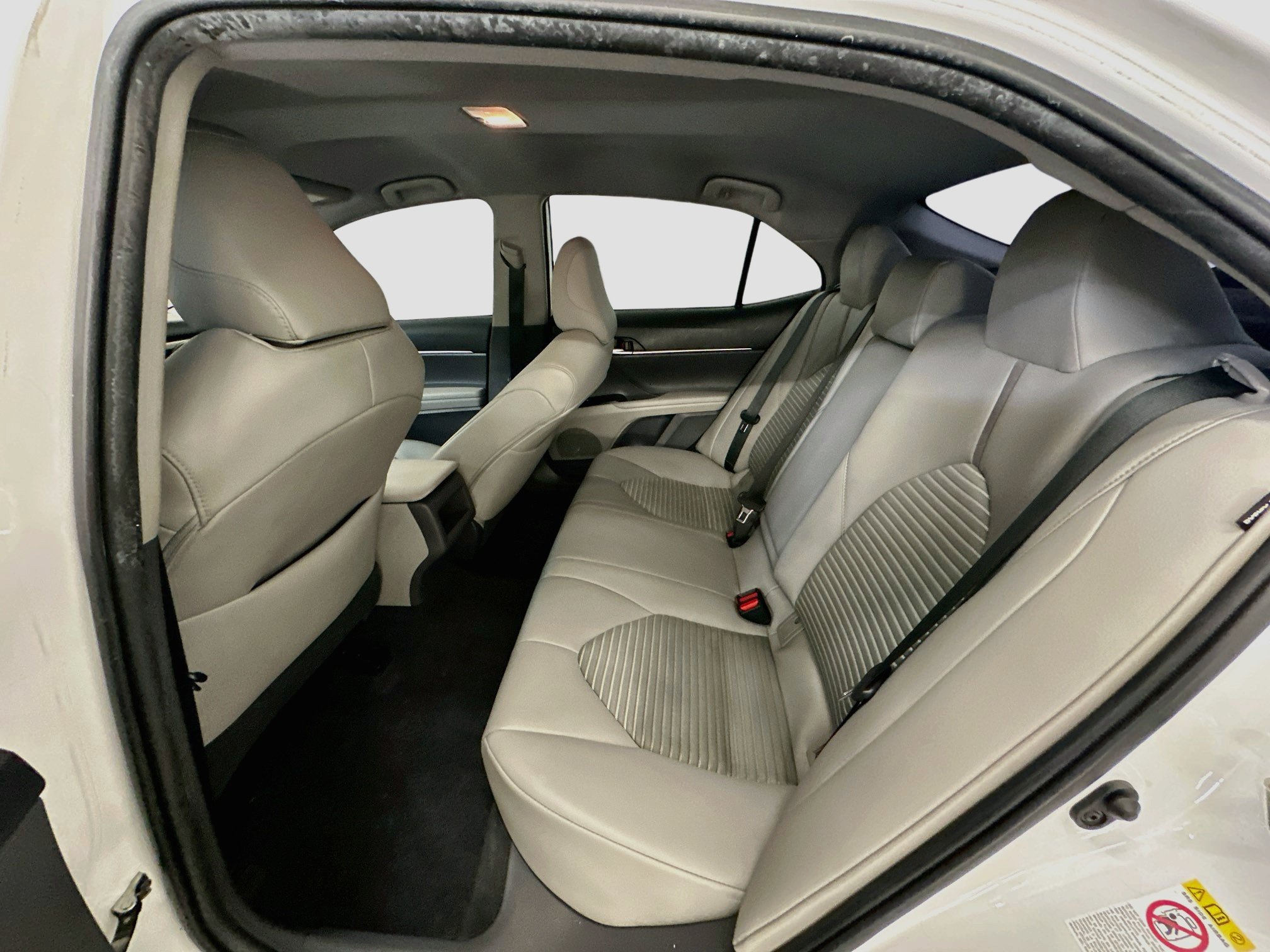 Used 2019 Toyota Camry SE w/ Carpet Mat Package FWD image 29