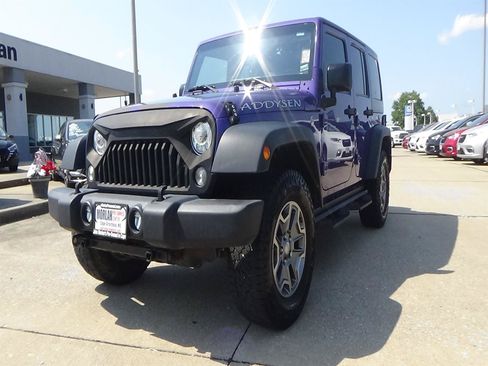 Used 2018 Jeep Wrangler Unlimited Rubicon w/ Cold Weather Group AWD/4WD image 2