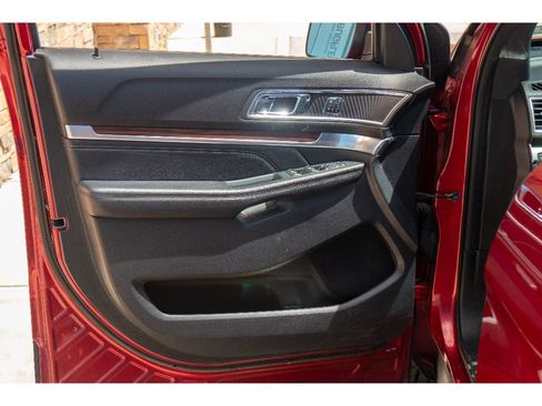 Used 2018 Ford Explorer Limited w/ Equipment Group 301A AWD/4WD image 10