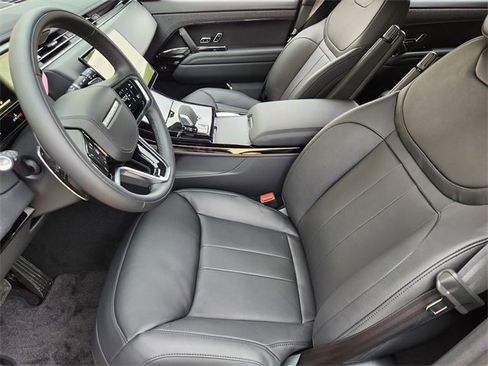 Used 2025 Land Rover Range Rover Sport image 13
