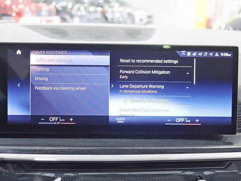 Used 2023 BMW X7 xDrive40i w/ M Sport Package AWD/4WD image 22