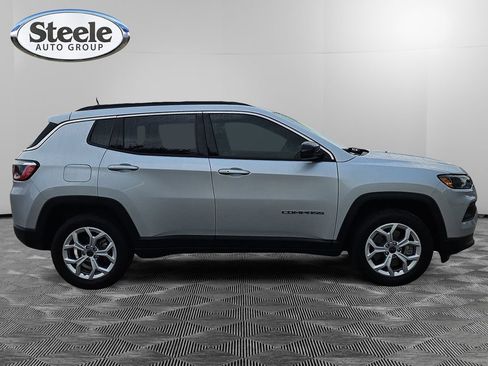 Certified 2025 Jeep Compass Latitude image 6