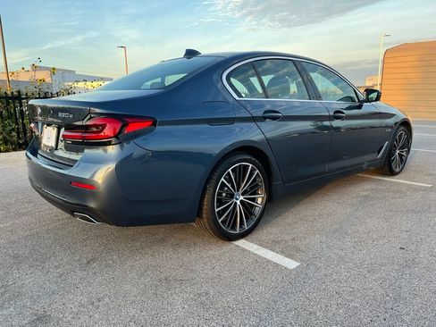 Used 2023 BMW 530e xDrive w/ Premium Package AWD/4WD image 4