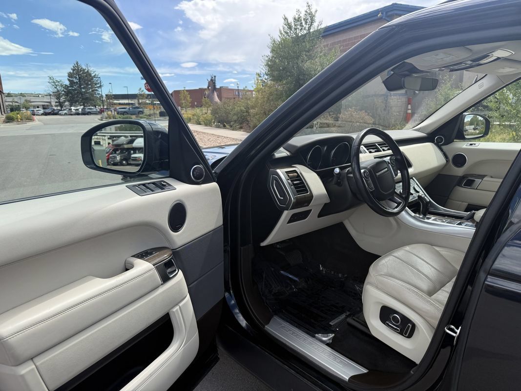 Used 2017 Land Rover Range Rover Sport HSE AWD/4WD image 14