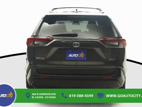 Used 2022 Toyota RAV4 XLE Premium FWD image 12