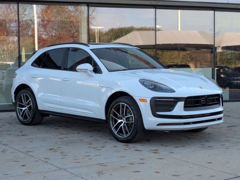 New 2026 Porsche Macan image 7
