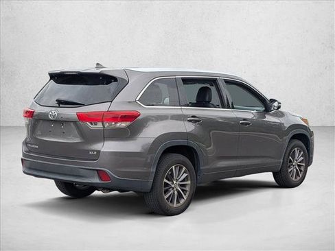 Used 2018 Toyota Highlander XLE FWD image 5