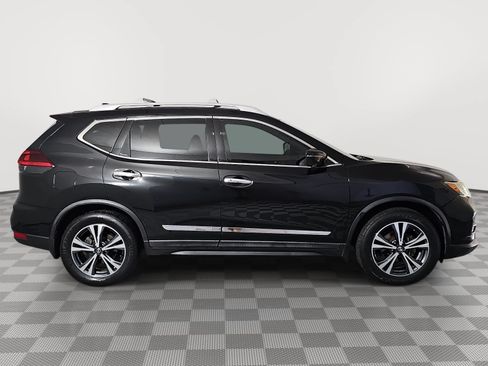 Used 2019 Nissan Rogue SV w/ Premium Package FWD image 9
