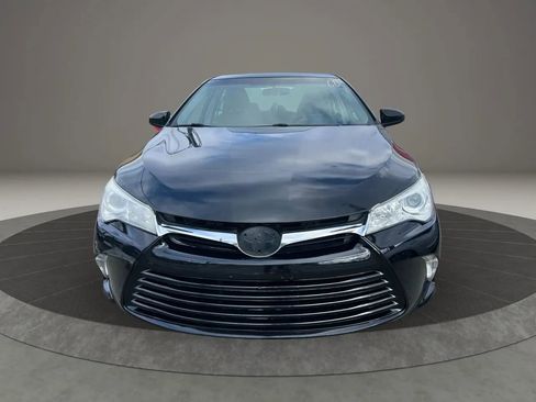 Used 2017 Toyota Camry LE image 2