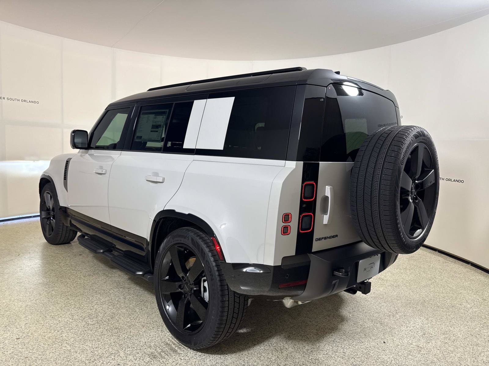 New 2026 Land Rover Defender 110 X-Dynamic SE AWD/4WD image 3