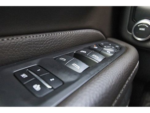 Used 2021 GMC Yukon Denali w/ Denali Premium Package image 20