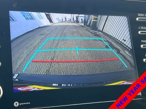 Used 2023 Toyota Camry SE image 19