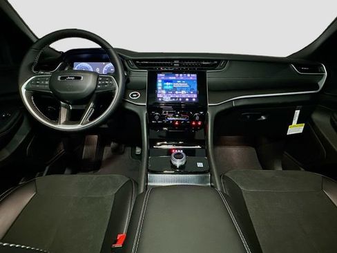 New 2025 Jeep Grand Cherokee Altitude image 6