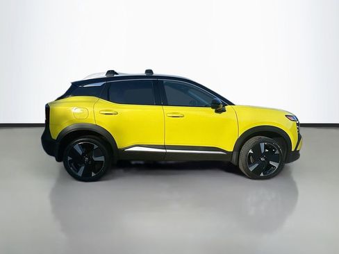 New 2025 Nissan Kicks SR image 9