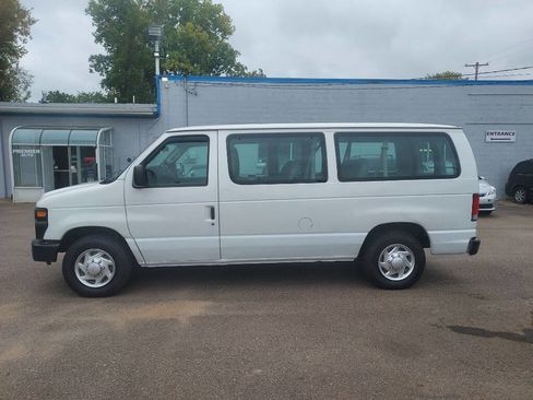 Used 2014 Ford E-150 and Econoline 150 Wagon image 3