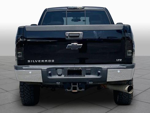 Used 2011 Chevrolet Silverado 2500 LTZ w/ LTZ Plus Package AWD/4WD image 4