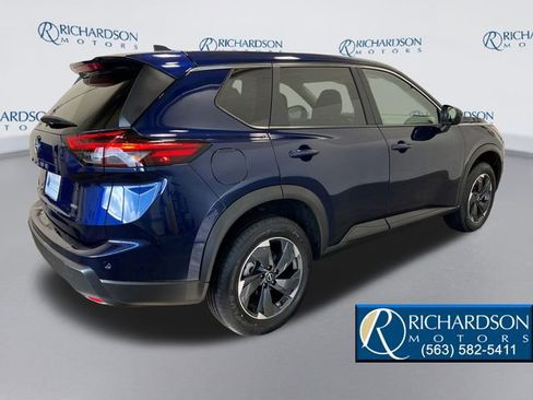 Used 2025 Nissan Rogue SV image 5