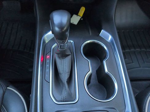 Used 2022 Chevrolet Traverse Premier image 32