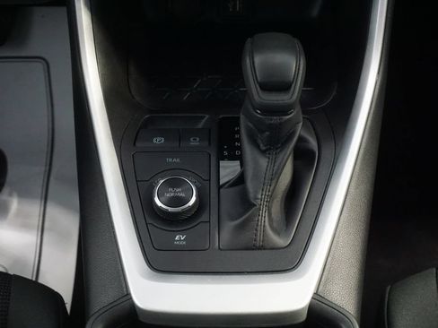 Used 2025 Toyota RAV4 LE AWD/4WD image 29
