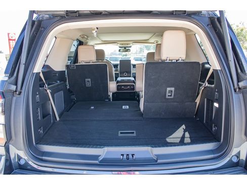Used 2024 Ford Expedition Limited AWD/4WD image 13