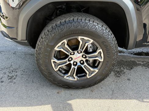 Used 2023 GMC Canyon AT4 w/ AT4 Premium Package AWD/4WD image 9