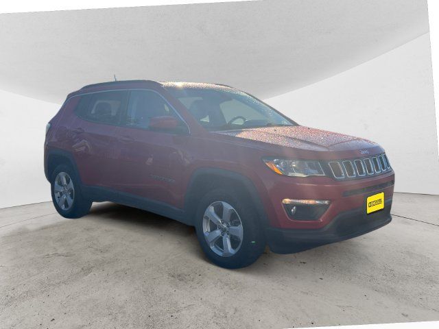 Used 2018 Jeep Compass Latitude w/ Popular Equipment Group AWD/4WD image 3
