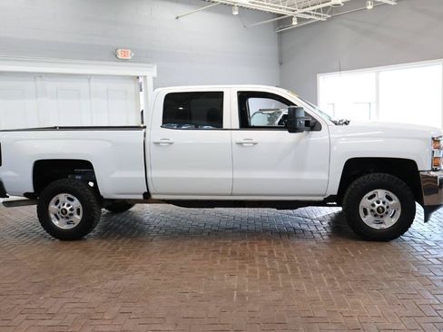 Used 2019 Chevrolet Silverado 2500 LT AWD/4WD image 7