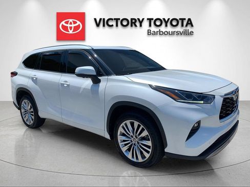 Used 2023 Toyota Highlander Platinum FWD image 5