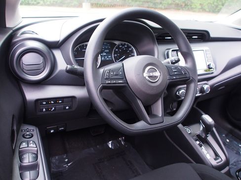Used 2023 Nissan Kicks S FWD image 15
