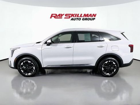 Used 2025 Kia Sorento S AWD/4WD image 4